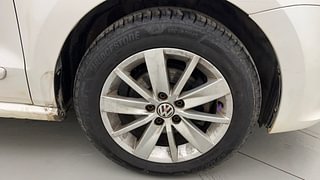 Used 2015 Volkswagen Polo [2014-2020] Highline 1.5 (D) Diesel Manual tyres RIGHT FRONT TYRE RIM VIEW