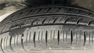Used 2014 Maruti Suzuki Wagon R 1.0 [2010-2019] LXi Petrol Manual tyres LEFT FRONT TYRE TREAD VIEW