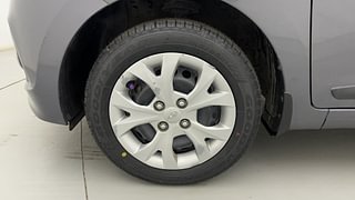 Used 2016 Hyundai Grand i10 [2013-2017] Sportz 1.2 Kappa VTVT Petrol Manual tyres LEFT FRONT TYRE RIM VIEW