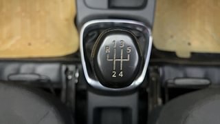 Used 2016 Renault Kwid [2015-2019] RXT Petrol Manual interior GEAR  KNOB VIEW