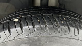 Used 2016 Renault Kwid [2015-2019] RXT Petrol Manual tyres RIGHT FRONT TYRE TREAD VIEW