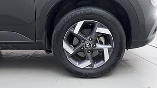 Used 2021 Hyundai Venue [2019-2022] SX 1.0  Turbo iMT Petrol Manual tyres RIGHT FRONT TYRE RIM VIEW