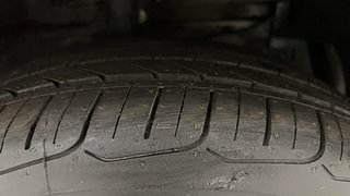Used 2016 Maruti Suzuki Ciaz ZXI+ AT Petrol Automatic tyres RIGHT FRONT TYRE TREAD VIEW