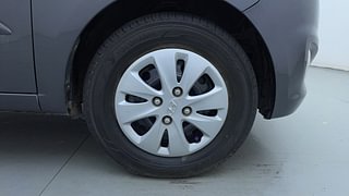 Used 2013 Hyundai i10 [2010-2016] Sportz 1.2 Petrol Petrol Manual tyres RIGHT FRONT TYRE RIM VIEW