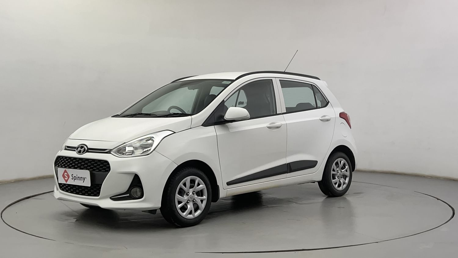 LEFT FRONT CORNER VIEW