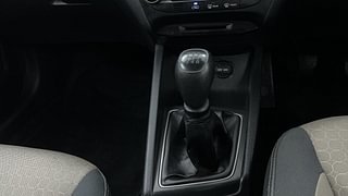 Used 2016 Hyundai Elite i20 [2014-2018] Sportz 1.2 Petrol Manual interior GEAR  KNOB VIEW