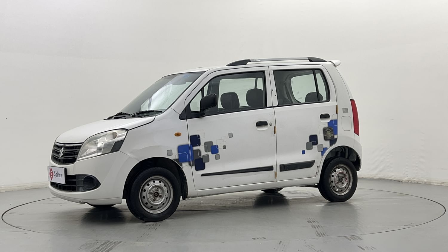 LEFT FRONT CORNER VIEW