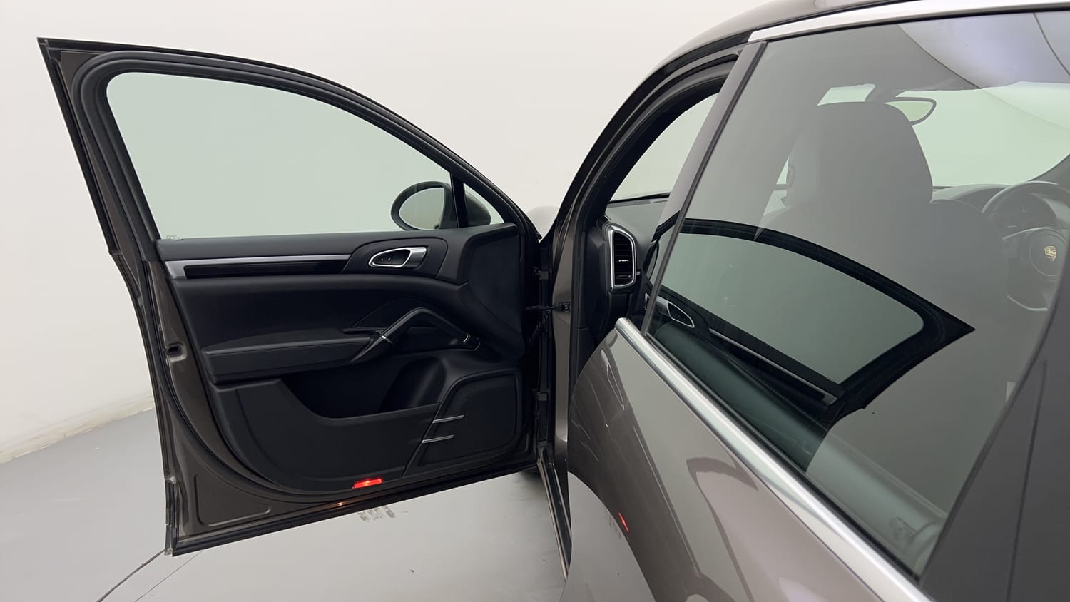 New Porsche Cayenne interior LEFT FRONT DOOR OPEN VIEW
