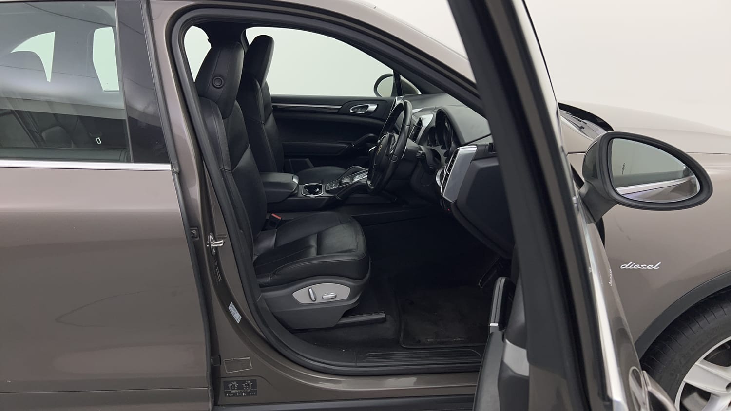 New Porsche Cayenne interior RIGHT SIDE FRONT DOOR CABIN VIEW