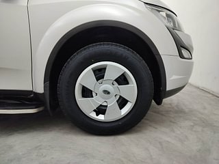 Used 2017 Mahindra XUV500 [2015-2018] W6 Diesel Manual tyres RIGHT FRONT TYRE RIM VIEW