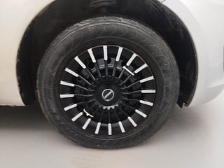 Used 2011 Maruti Suzuki Swift [2011-2017] VXi Petrol Manual tyres RIGHT FRONT TYRE RIM VIEW