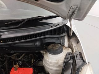 Used 2011 Maruti Suzuki Swift [2011-2017] VXi Petrol Manual engine ENGINE LEFT SIDE HINGE & APRON VIEW