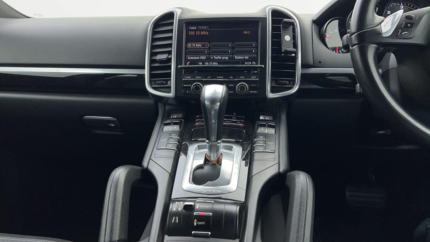 New Porsche Cayenne interior MUSIC SYSTEM & AC CONTROL VIEW