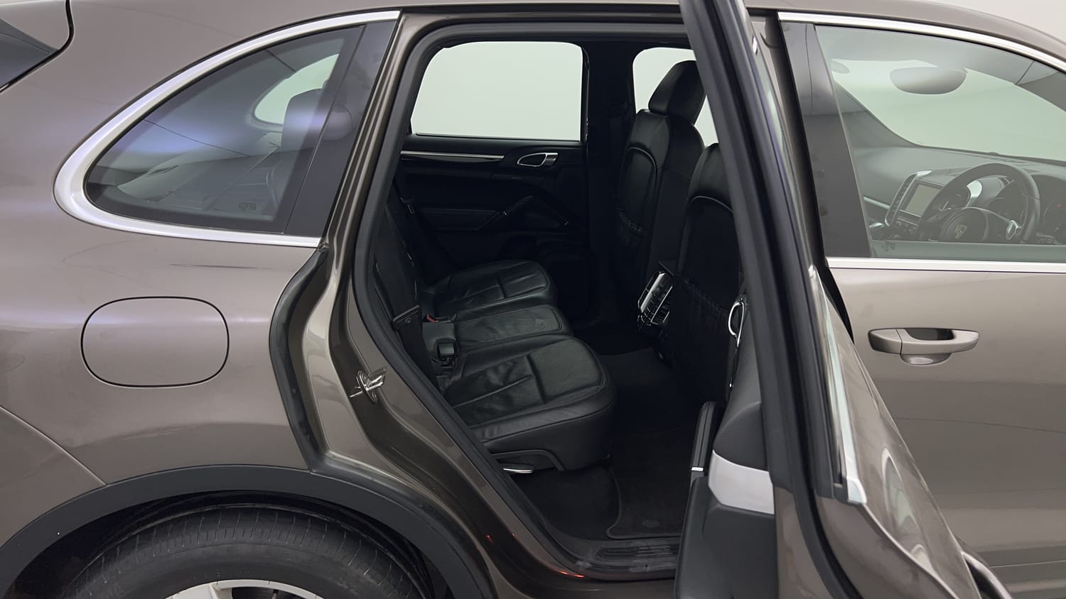 New Porsche Cayenne interior RIGHT SIDE REAR DOOR CABIN VIEW