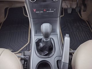 Used 2017 Mahindra XUV500 [2015-2018] W6 Diesel Manual interior GEAR  KNOB VIEW