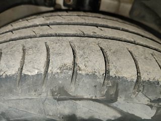 Used 2013 Ford Figo [2010-2015] Duratec Petrol EXI 1.2 Petrol Manual tyres RIGHT FRONT TYRE TREAD VIEW