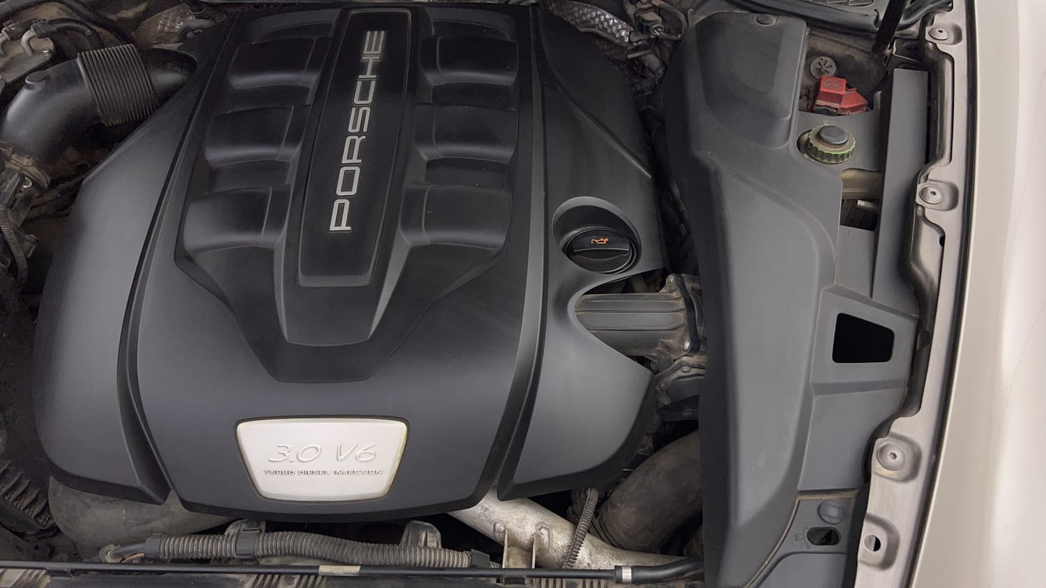 New Porsche Cayenne engine ENGINE LEFT SIDE VIEW