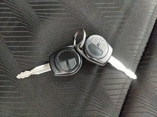 Used 2011 Maruti Suzuki Swift [2011-2017] VXi Petrol Manual extra CAR KEY VIEW