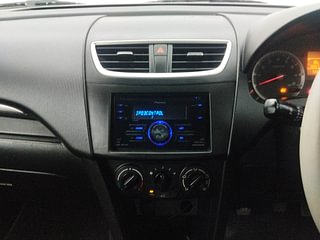 Used 2011 Maruti Suzuki Swift [2011-2017] VXi Petrol Manual interior MUSIC SYSTEM & AC CONTROL VIEW