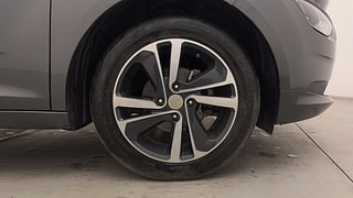 Used 2022 Tata Altroz XZ 1.5 Diesel Manual tyres RIGHT FRONT TYRE RIM VIEW