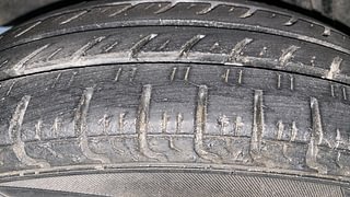 Used 2016 Renault Kwid [2015-2019] RXL Petrol Manual tyres RIGHT REAR TYRE TREAD VIEW