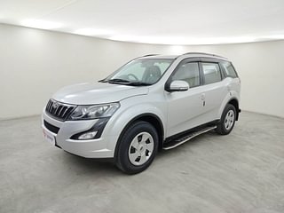 Used 2017 Mahindra XUV500 [2015-2018] W6 Diesel Manual exterior LEFT FRONT CORNER VIEW