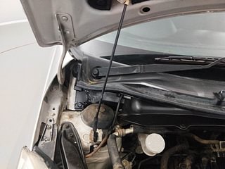Used 2011 Maruti Suzuki Swift [2011-2017] VXi Petrol Manual engine ENGINE RIGHT SIDE HINGE & APRON VIEW