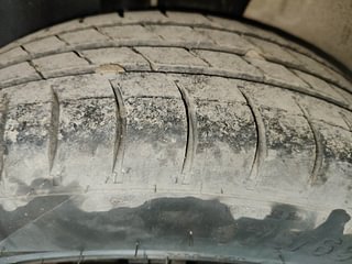 Used 2013 Ford Figo [2010-2015] Duratec Petrol EXI 1.2 Petrol Manual tyres RIGHT REAR TYRE TREAD VIEW