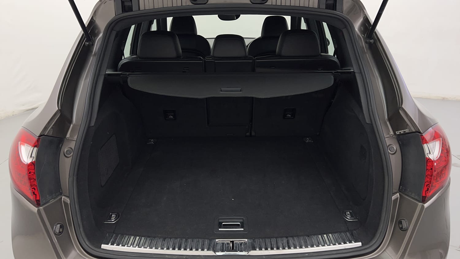 New Porsche Cayenne interior DICKY INSIDE VIEW