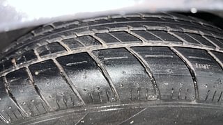 Used 2013 Hyundai i10 magna 1.1 Petrol Manual tyres RIGHT FRONT TYRE TREAD VIEW