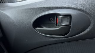 Used 2012 Toyota Etios Liva [2010-2017] G Petrol Manual top_features Central locking