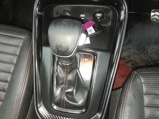 Used 2020 Kia Sonet GTX Plus 1.5 AT Diesel Automatic interior GEAR  KNOB VIEW