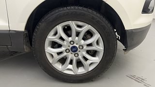 Used 2015 Ford EcoSport [2013-2015] Titanium 1.5L Ti-VCT AT Petrol Automatic tyres RIGHT FRONT TYRE RIM VIEW