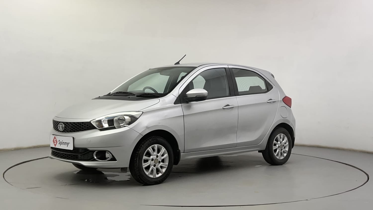 LEFT FRONT CORNER VIEW