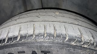 Used 2016 Skoda Rapid [2014-2016] Style Plus AT Diesel Diesel Automatic tyres RIGHT REAR TYRE TREAD VIEW
