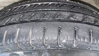 Used 2013 Maruti Suzuki Wagon R 1.0 [2010-2019] LXi Petrol Manual tyres LEFT FRONT TYRE TREAD VIEW