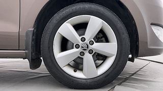 Used 2016 Skoda Rapid [2014-2016] Style Plus AT Diesel Diesel Automatic tyres RIGHT FRONT TYRE RIM VIEW
