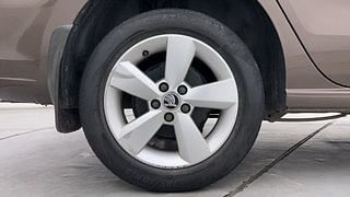 Used 2016 Skoda Rapid [2014-2016] Style Plus AT Diesel Diesel Automatic tyres RIGHT REAR TYRE RIM VIEW