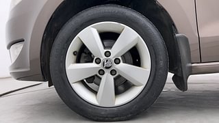 Used 2016 Skoda Rapid [2014-2016] Style Plus AT Diesel Diesel Automatic tyres LEFT FRONT TYRE RIM VIEW
