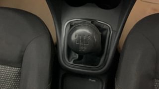 Used 2015 Volkswagen Polo [2015-2019] Comfortline 1.2L (P) Petrol Manual interior GEAR  KNOB VIEW