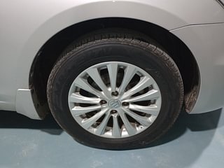 Used 2018 maruti-suzuki Ciaz Zeta Petrol Petrol Manual tyres RIGHT FRONT TYRE RIM VIEW