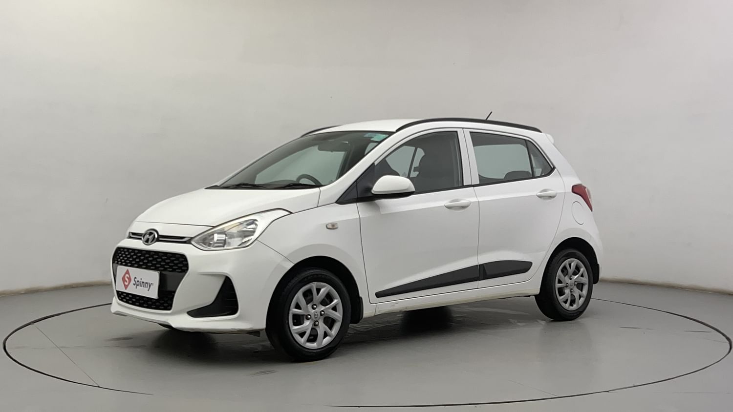 LEFT FRONT CORNER VIEW