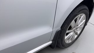 Used 2017 Volkswagen Ameo [2016-2020] Highline1.2L (P) Petrol Manual dents MINOR DENT