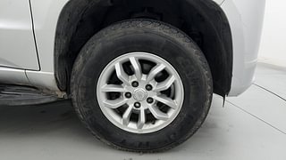 Used 2015 Mahindra TUV300 [2015-2020] T8 Diesel Manual tyres RIGHT FRONT TYRE RIM VIEW