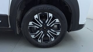 Used 2022 Renault Kiger RXZ Turbo CVT Dual Tone Petrol Automatic tyres RIGHT FRONT TYRE RIM VIEW