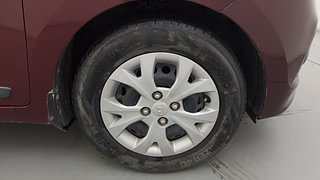 Used 2014 Hyundai Grand i10 [2013-2017] Sportz 1.2 Kappa VTVT Petrol Manual tyres RIGHT FRONT TYRE RIM VIEW