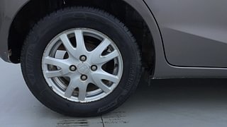 Used 2014 Honda Brio [2011-2016] VX AT Petrol Automatic tyres RIGHT REAR TYRE RIM VIEW