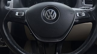Used 2017 Volkswagen Ameo [2016-2020] Highline1.2L (P) Petrol Manual top_features Airbags