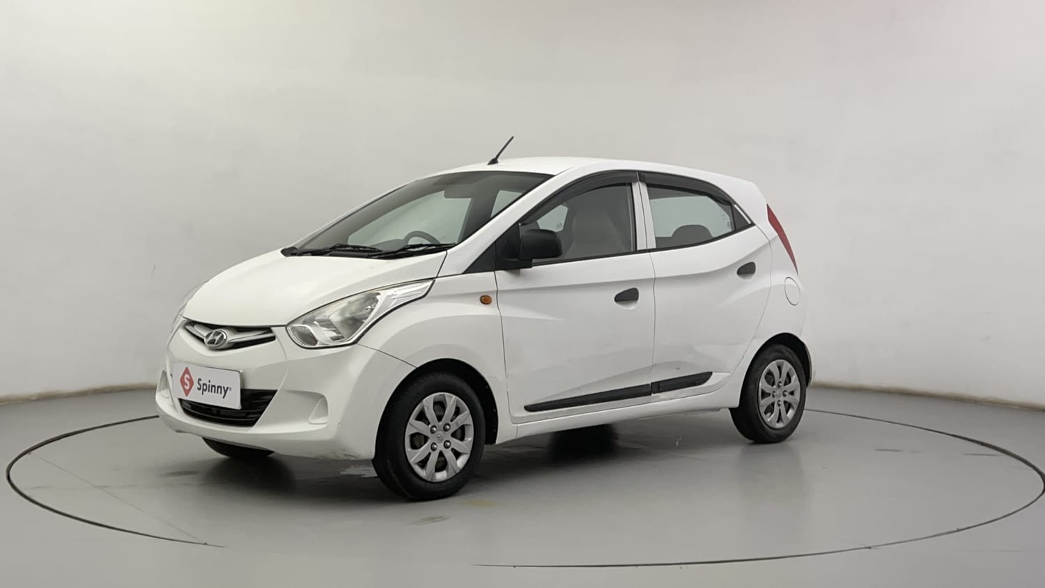 LEFT FRONT CORNER VIEW