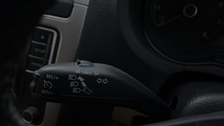 Used 2017 Volkswagen Ameo [2016-2020] Highline1.2L (P) Petrol Manual top_features Cruise control